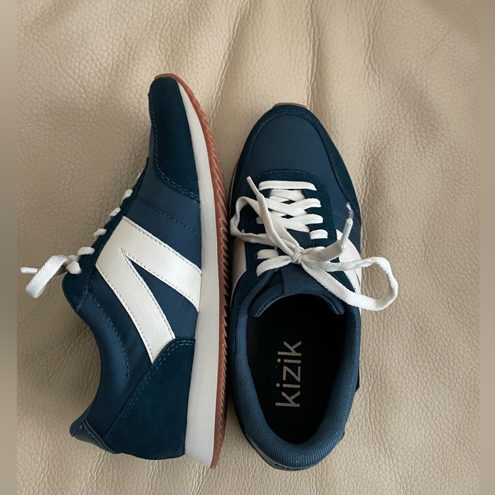 Kizik Milan in Tidepool. Never worn.